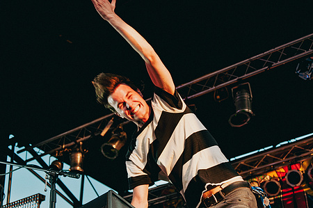 ​Matt Johnson from Matt and Kim riling up the crowd - Village Voice Siren Festival, Coney Island, Brooklyn, 2010
