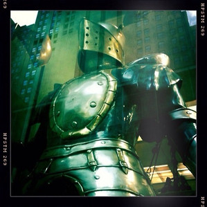 a decorative suit of armor in the window of an antique store