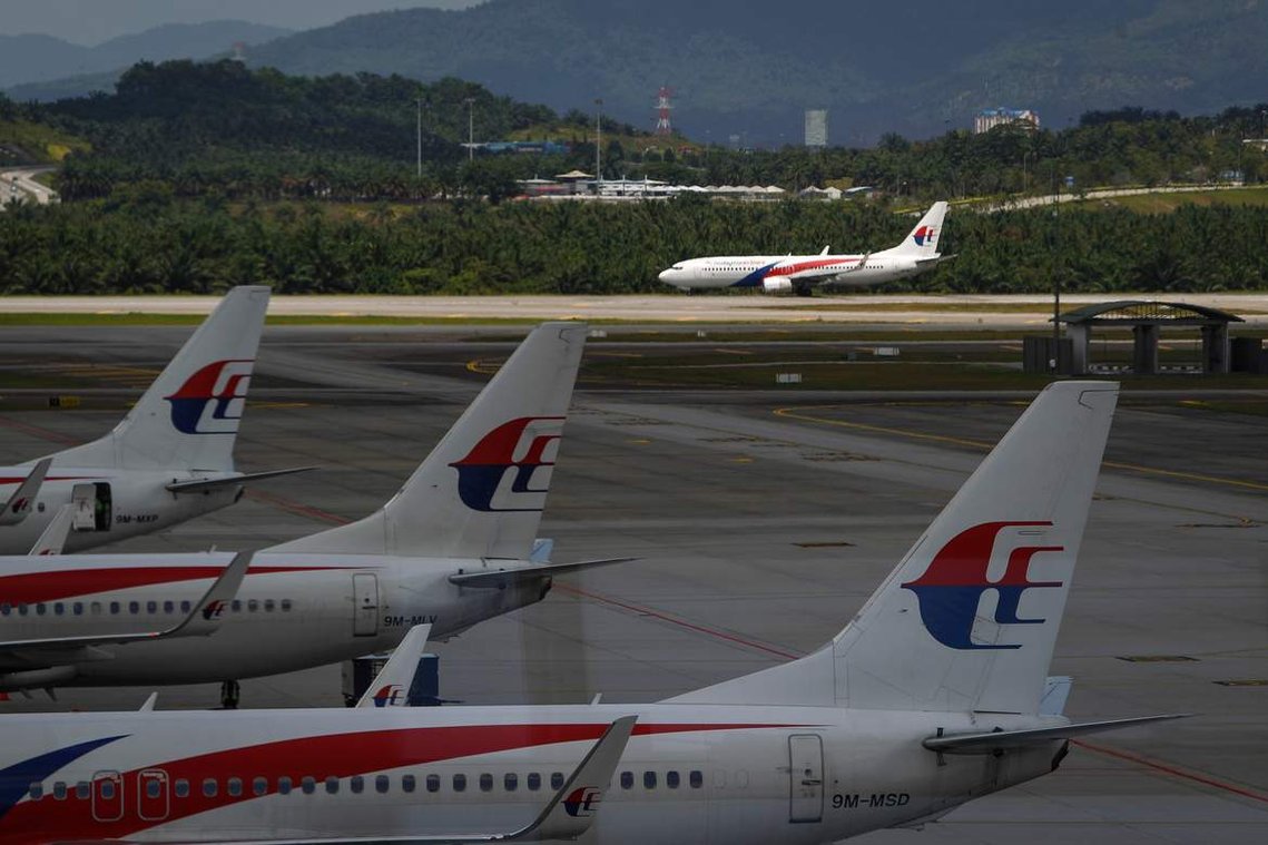 MH370 Missing Plane Pilot - Sister says don’t make missing Flight 370 pilot the fall guy 