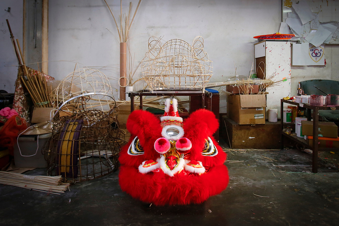 Lion dance tradition thrives in Malaysia by Joshua Paul