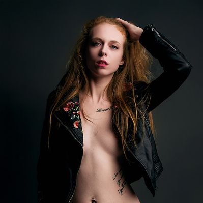 Red head fashion topless