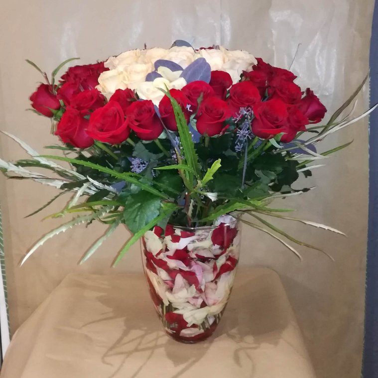 bouquet rose anniversaire avec vase