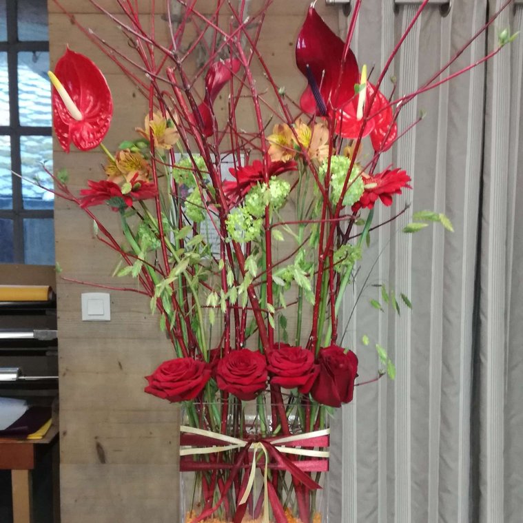 composition d'accueil salon profesionnel anthurium rose vase en location
