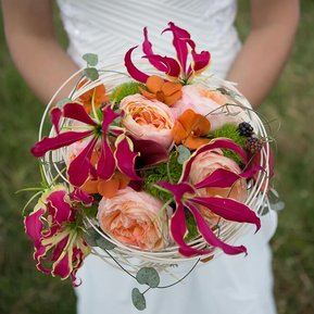 bouquet de mariée fleurs mariage gloriosa vanda rose bouquet orange et rose été indien