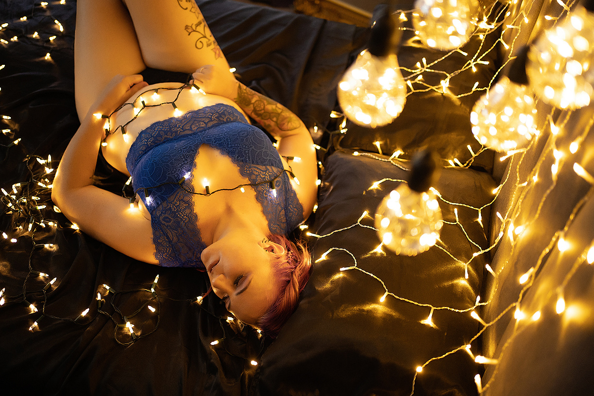 Townsville boudoir photography, Townsville boudoir photographer, boudoir photography Townsville, boudoir photographer Townsville, Townsville boudoir photos, fairy light boudoir shoot,