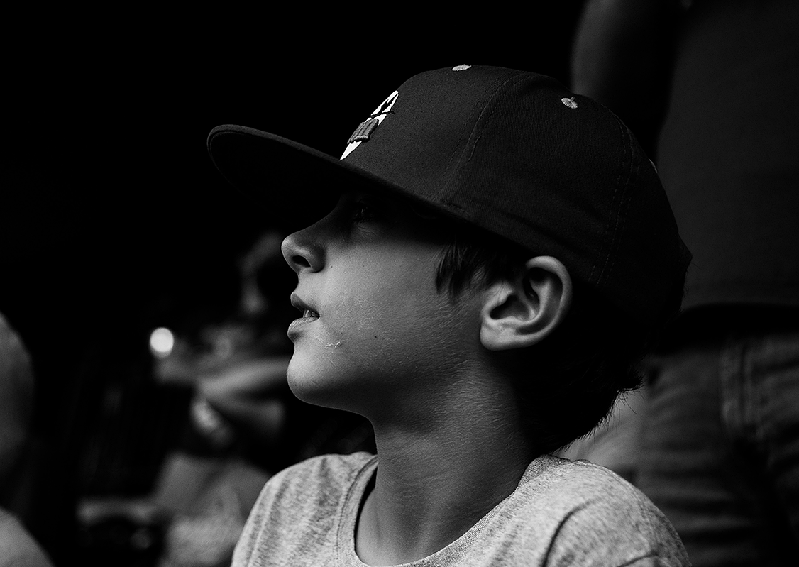 Creative-Photography-Near-me-Wedding-Family-Baseball-