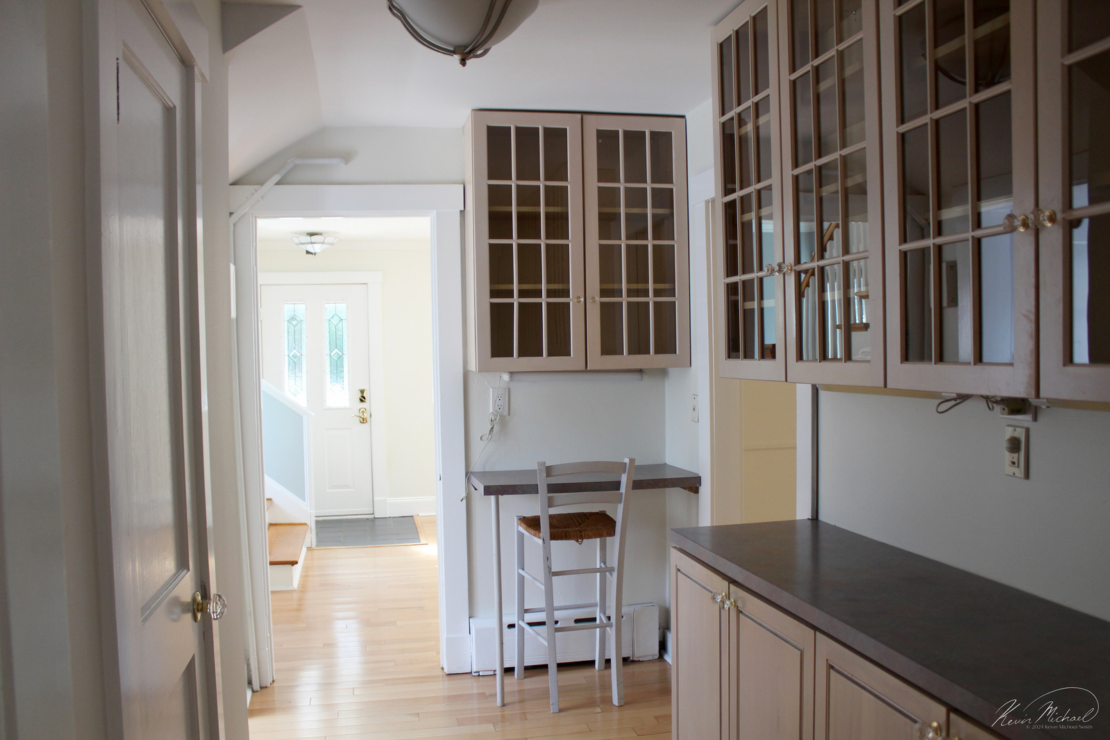 Real Estate Photography, in Westchester County, New York by Vermont-based Artist & Photographer, Kevin Michael Smith. Interior photo of front door and Butler Pantry, natural light, hardwood floors.
Rutland Photographer.
