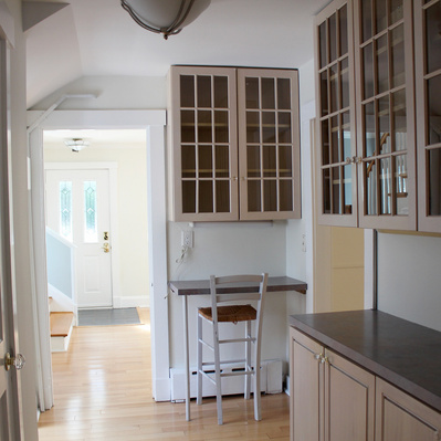 Real Estate Photography, in Westchester County, New York by Vermont-based Artist & Photographer, Kevin Michael Smith. Interior photo of front door and Butler Pantry, natural light, hardwood floors.
Rutland Photographer.
