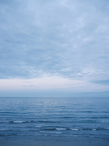 I saw a painting out in the ocean 