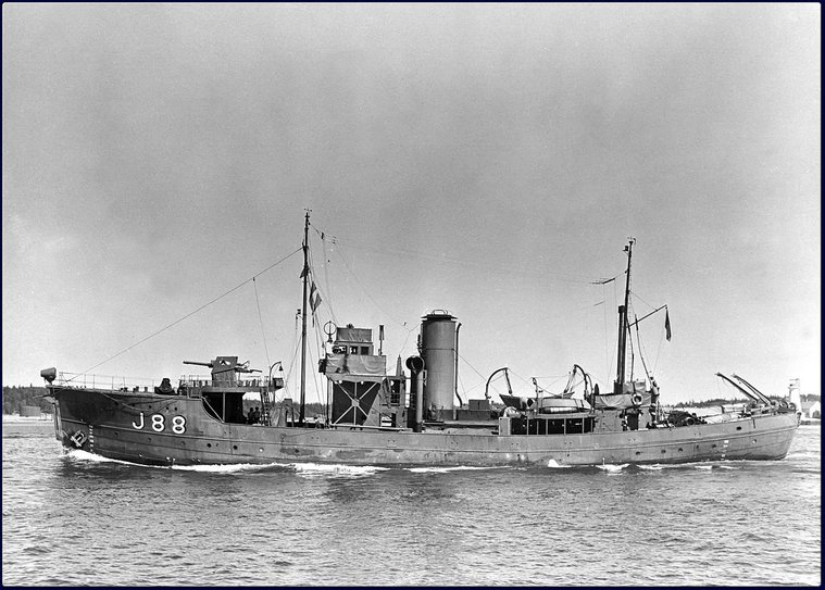  War History, Eric Riordon, WWII, Royal Canadian Navy, North Atlantic Convoy, RCN, Naval Artist, Canadian Art, War Art, Laurentians Landscape,  HMCS Fundy, HMCS Kenora, Halifax, Minesweeper, Bassett Class, Fundy Class, 1941, 1942, Minesweeping, 