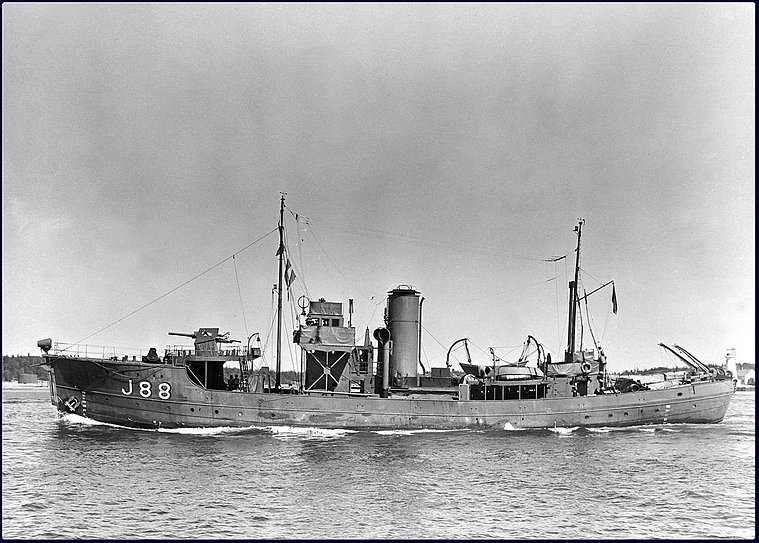  War History, Eric Riordon, WWII, Royal Canadian Navy, North Atlantic Convoy, RCN, Naval Artist, Canadian Art, War Art, Laurentians Landscape,  HMCS Fundy, HMCS Kenora, Halifax, Minesweeper, Bassett Class, Fundy Class, 1941, 1942, Minesweeping, 