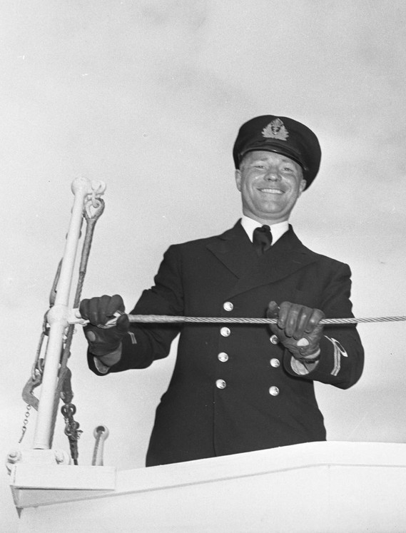 HMCS Kenora, Eric Riordon, rcn, kenora, canadian artist, war artist, navy artist, port arthur, pascol,  Fred Naftel, city of kenora, Captain Fred Naftel, Lieutenant Naftel, 