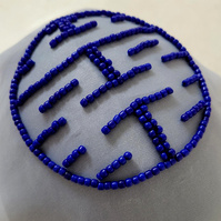 Beaded pattern of 囍 (double happiness) on the top of the veil