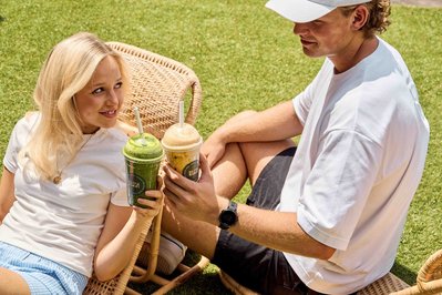 Couple enjoying smoothies at a sunny Melbourne picnic – lifestyle food shoot by Marcie Raw