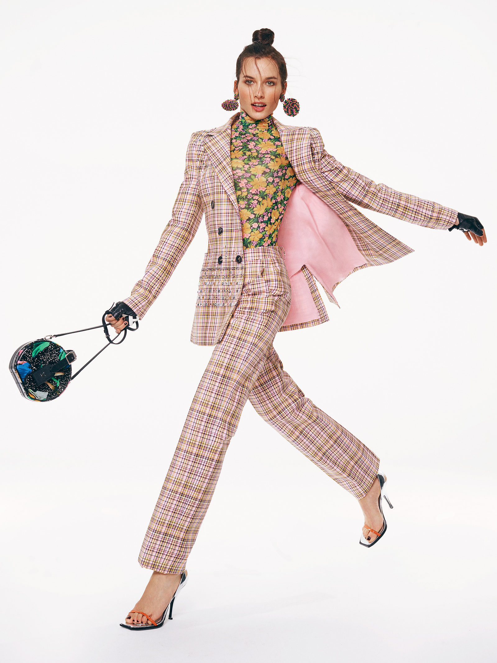 Stylist: Marina Revenga
Photography: Javier López
Fashion Editorial
Accesories SS 2019
Model: Cris Stam
April 2019