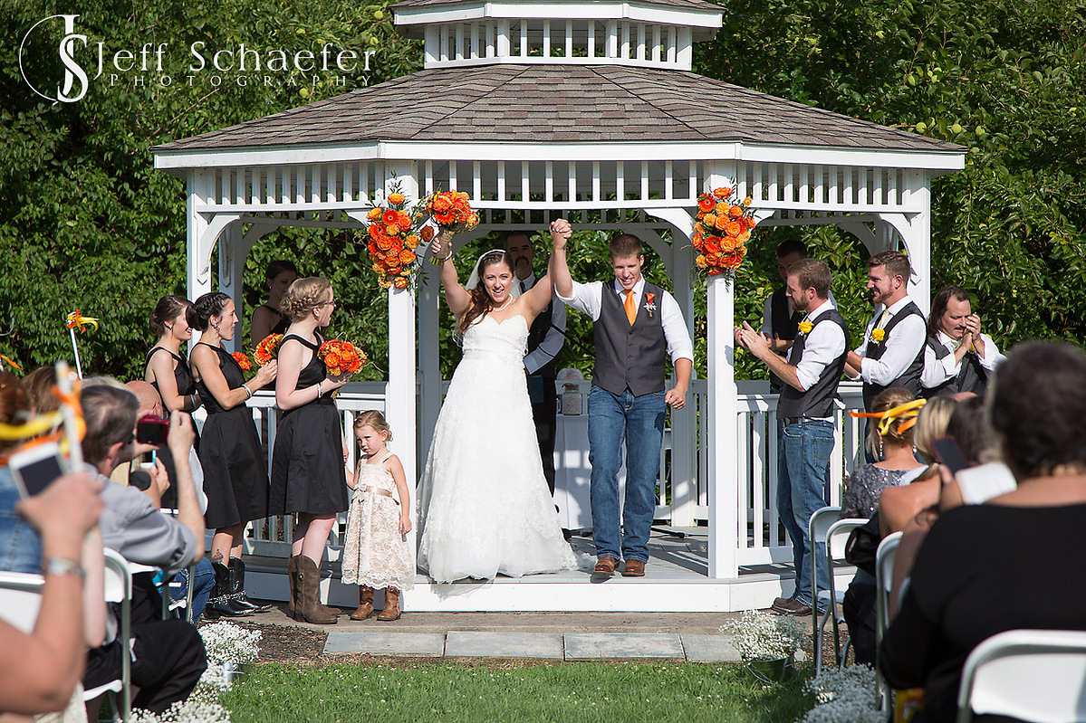 Niederman Family Farm barn wedding photos Jeff Schaefer Photography