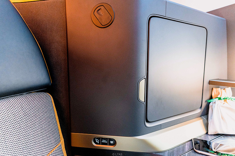 STARLUX A350-900 Business Class Seat Storage and Control