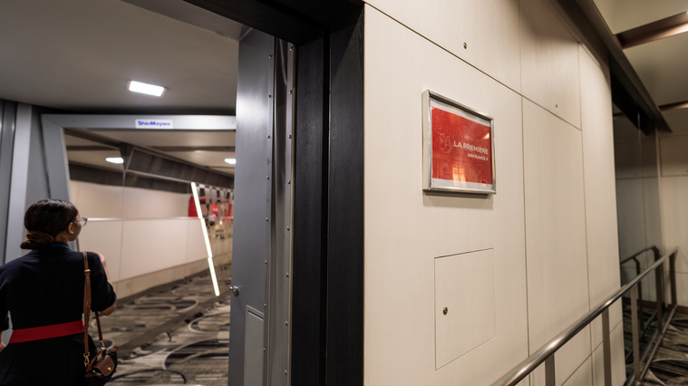 Singapore Changi Airport (SIN) Jet Bridge