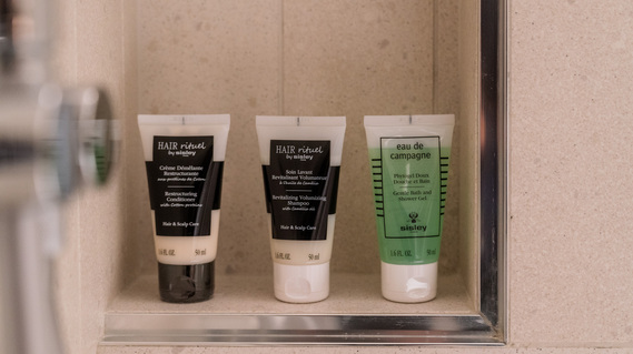 Air France 777-300ER La Première First Class Arrival Lounge Shower Room Amenities