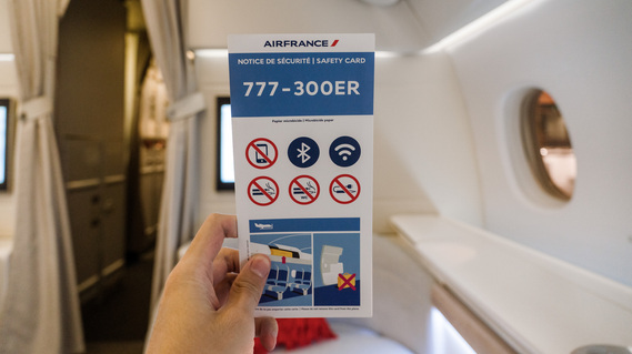 Air France 777-300ER Safety Card