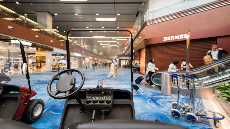 Singapore Changi Airport (SIN) Air France La Première Buggy