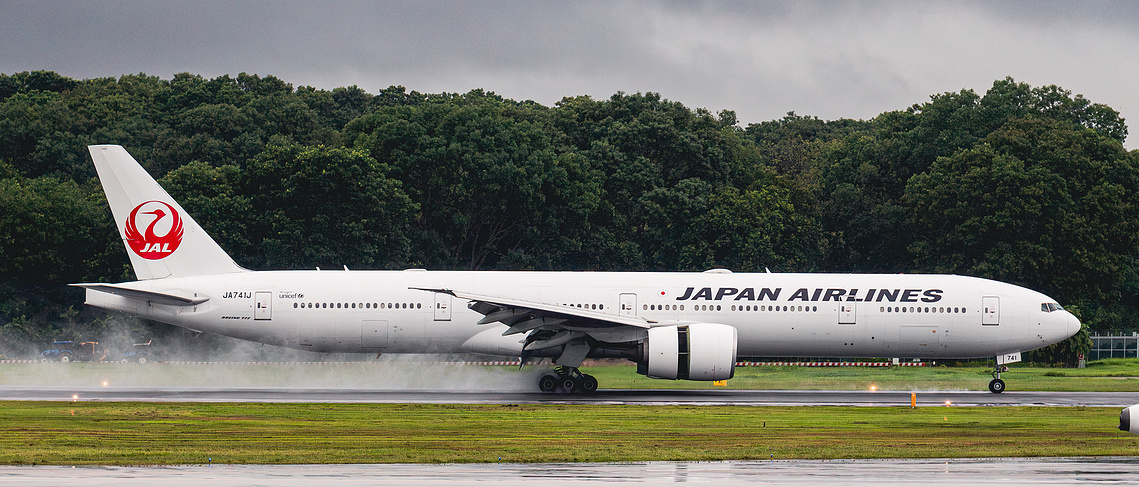 Japan Airlines 777-300ER JA741J Landing at Changi Airport (SIN)