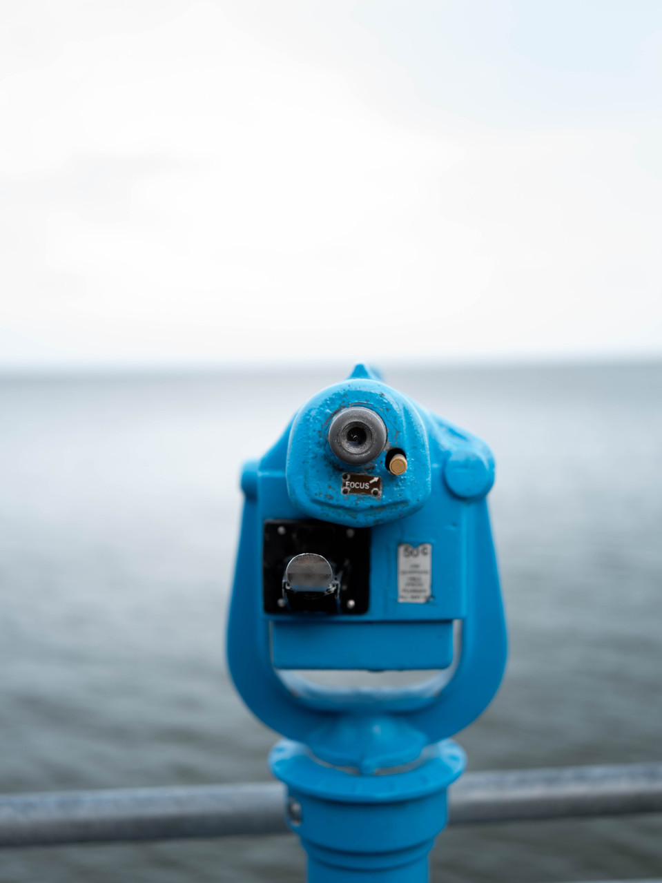 A picture of a binoculars shot with Leica Q3 43.