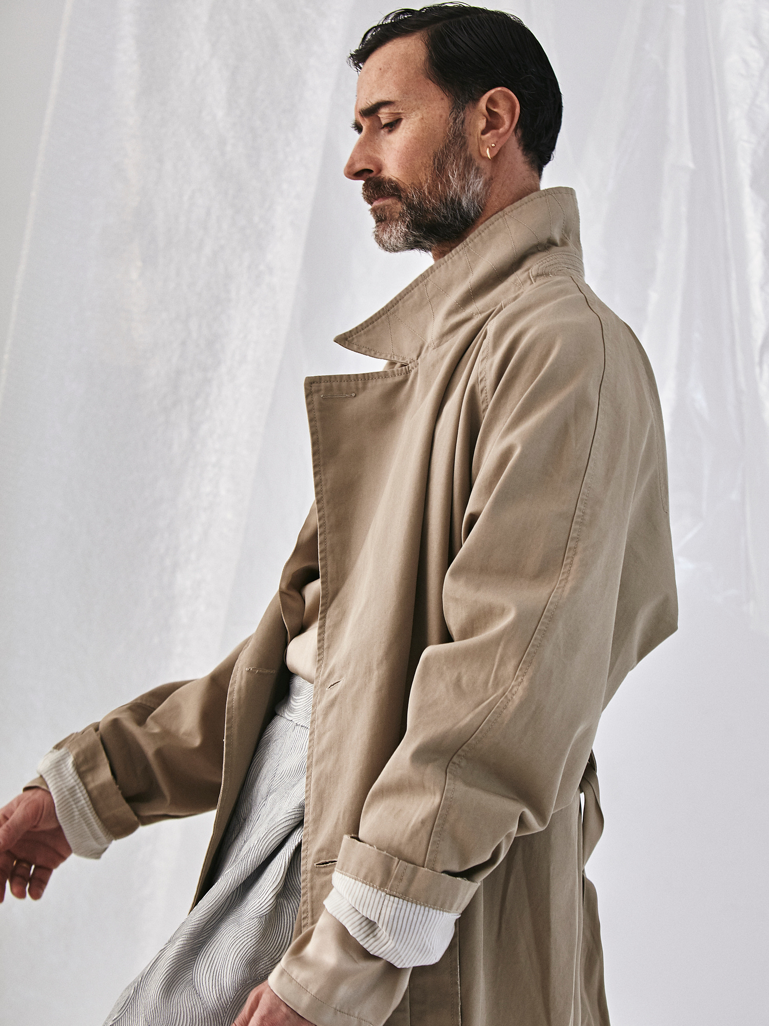 Photo: @charlycalderon
Styling and creative direction: @pattycereijo @gemamartim
Model: @javierlozoia
Muah: @almudena_garcia_
@estudiocayena, #editorial #stilyst #estilista #men #man #fashion #moda #estudiocayena #color