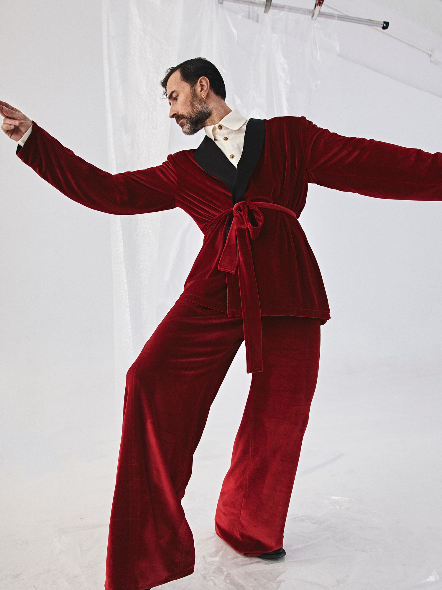 Photo: @charlycalderon
Styling and creative direction: @pattycereijo @gemamartim
Model: @javierlozoia
Muah: @almudena_garcia_
@estudiocayena, #editorial #stilyst #estilista #men #man #fashion #moda #estudiocayena #color