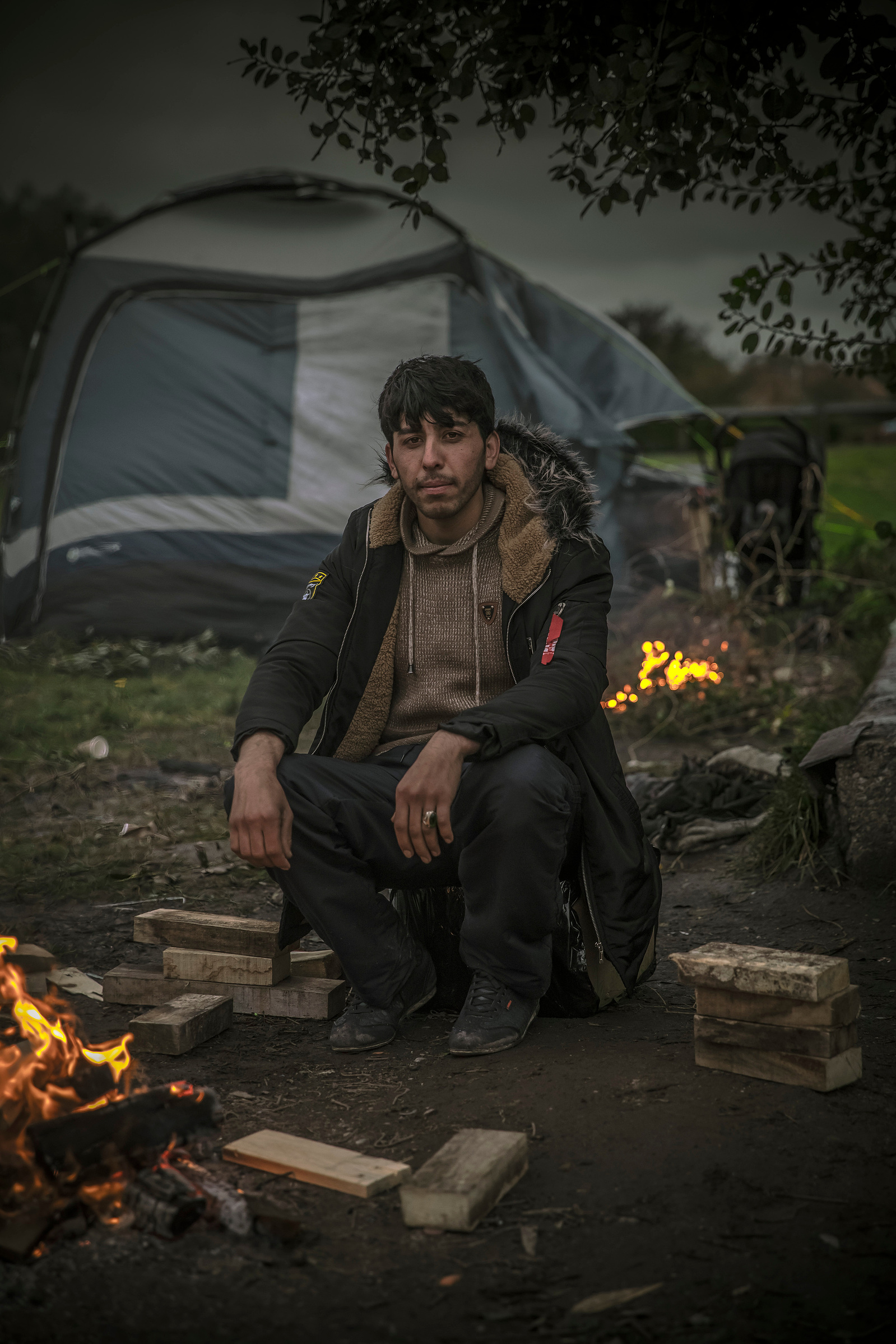 RÉFUGIÉS DANS LE NORD DE LA FRANCE, LA LUTTE À LA VIE DES INVISIBLES, CALAIS - OCTOBRE 30: Photo by Kiran Ridley