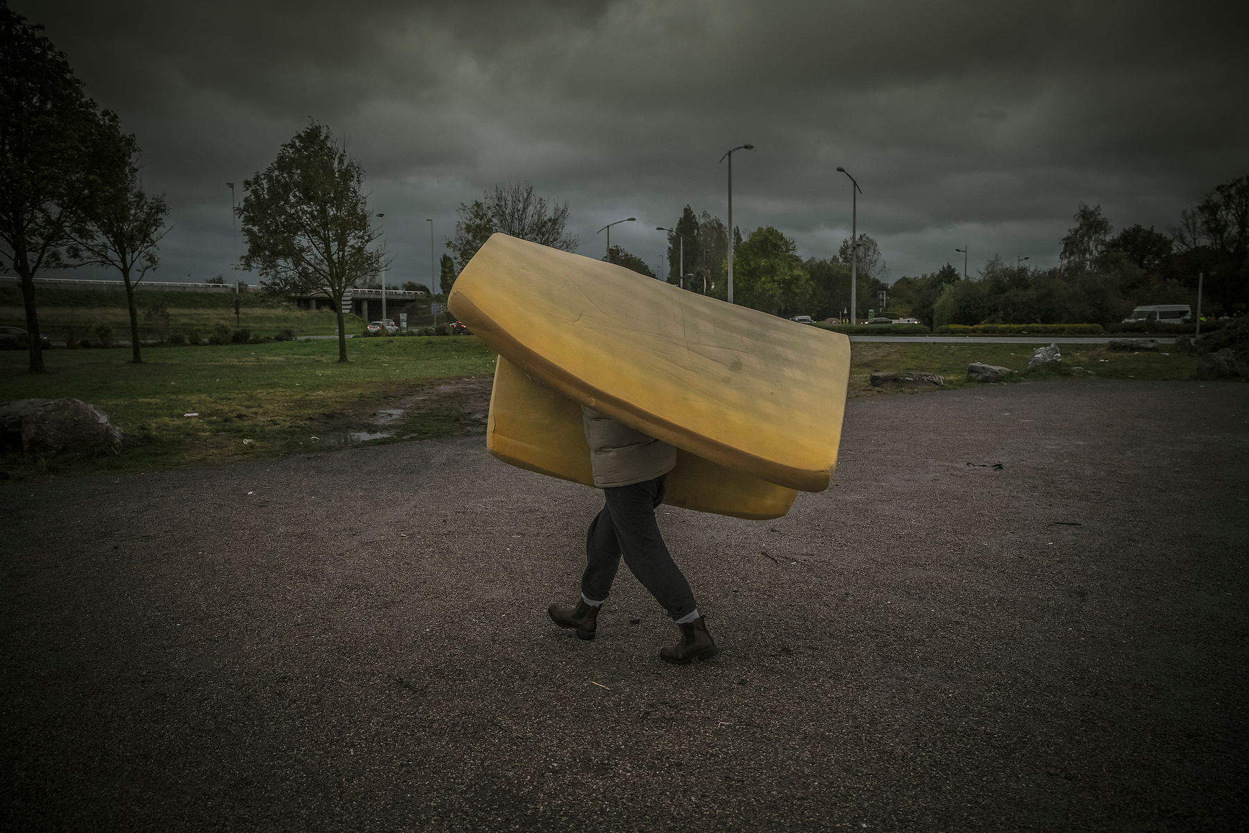 RÉFUGIÉS DANS LE NORD DE LA FRANCE, LA LUTTE À LA VIE DES INVISIBLES, CALAIS - OCTOBRE 30: Photo by Kiran Ridley