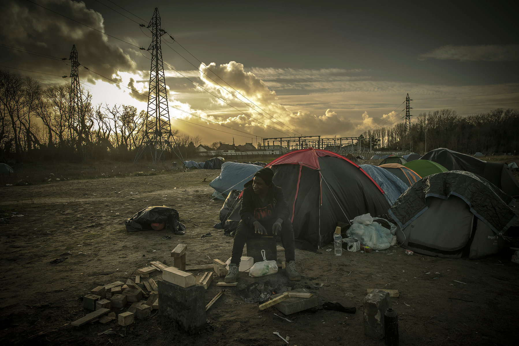 RÉFUGIÉS DANS LE NORD DE LA FRANCE, LA LUTTE À LA VIE DES INVISIBLES, CALAIS - DÉCEMBRE 20: Photo by Kiran Ridley