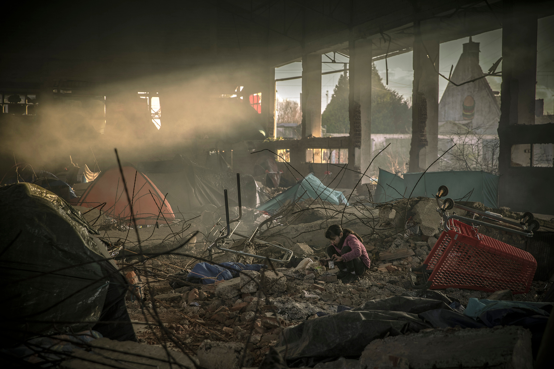 RÉFUGIÉS DANS LE NORD DE LA FRANCE, LA LUTTE À LA VIE DES INVISIBLES, DUNKERQUE - FÉVRIER 11: Photo by Kiran Ridley