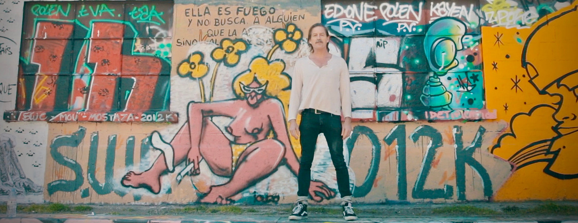 Brett GILLEN, BACKSTAGE PARIS, travel host adventure hidden Paris revealed