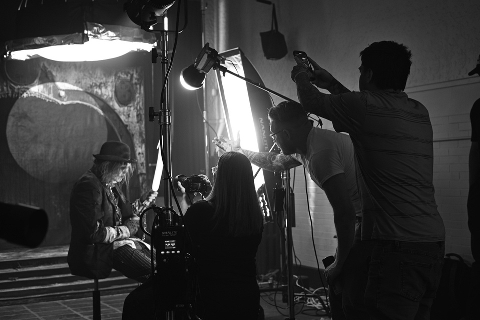 Behind-the-scenes shot by MFFPHOTOGRAPHY, a New York-based female photographer, at the Lindsay Adler 2024 Halloween ShootOut in New Jersey.