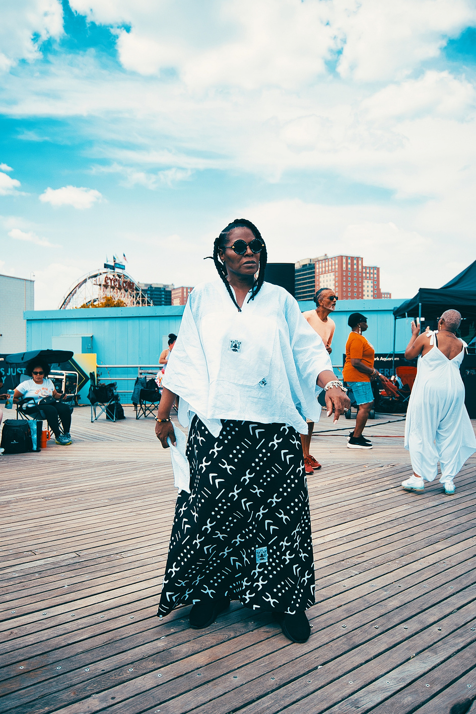 Street photography captured in Coney Island during the Long Island Film Club photo walk by NYC-based female photographer MFFPHOTOGRAPHY.