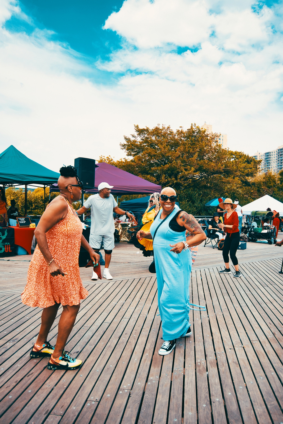 Street photography captured in Coney Island during the Long Island Film Club photo walk by NYC-based female photographer MFFPHOTOGRAPHY.