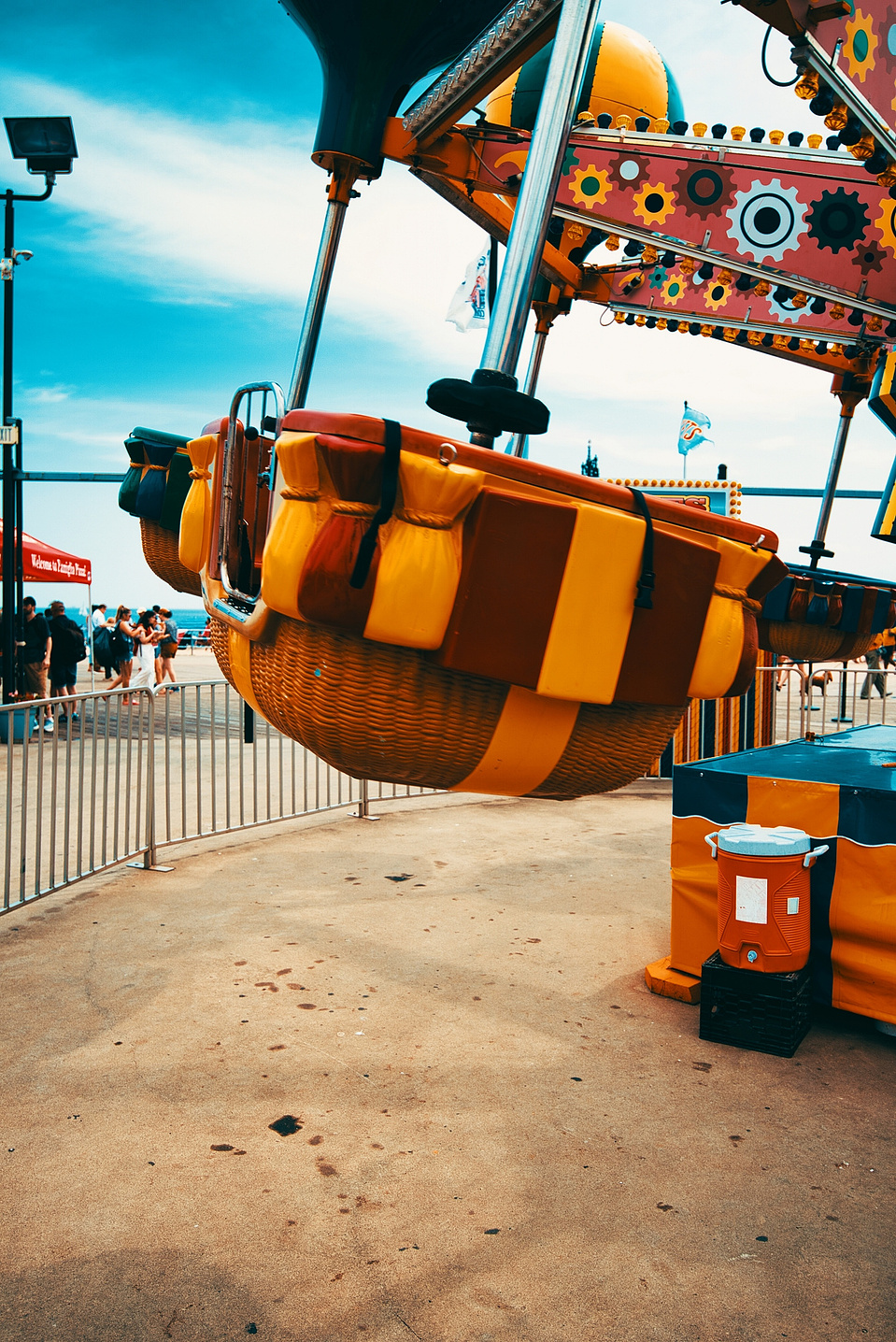Street photography captured in Coney Island during the Long Island Film Club photo walk by NYC-based female photographer MFFPHOTOGRAPHY.