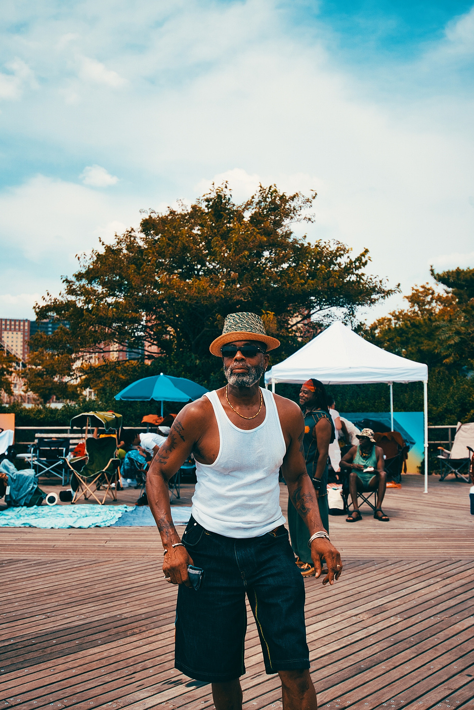 Street photography captured in Coney Island during the Long Island Film Club photo walk by NYC-based female photographer MFFPHOTOGRAPHY.