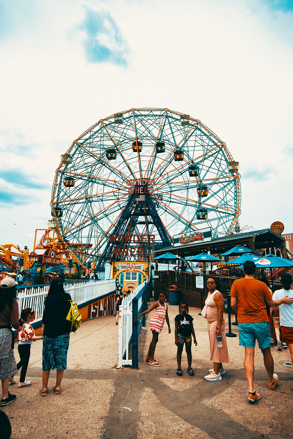 Street photography captured in Coney Island during the Long Island Film Club photo walk by NYC-based female photographer MFFPHOTOGRAPHY.