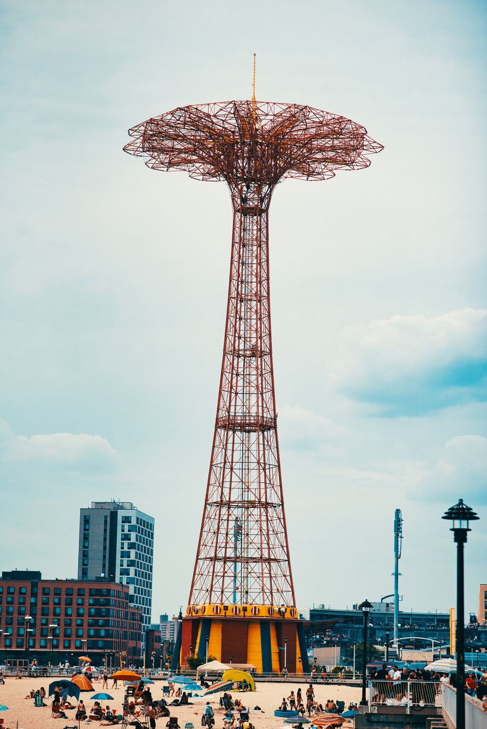 Street photography captured in Coney Island during the Long Island Film Club photo walk by NYC-based female photographer MFFPHOTOGRAPHY.