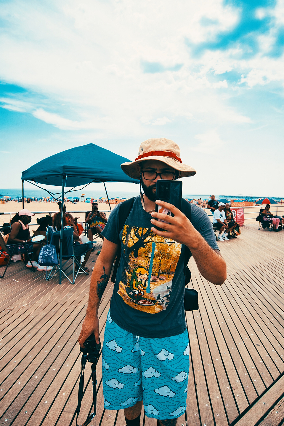 Street photography captured in Coney Island during the Long Island Film Club photo walk by NYC-based female photographer MFFPHOTOGRAPHY.
