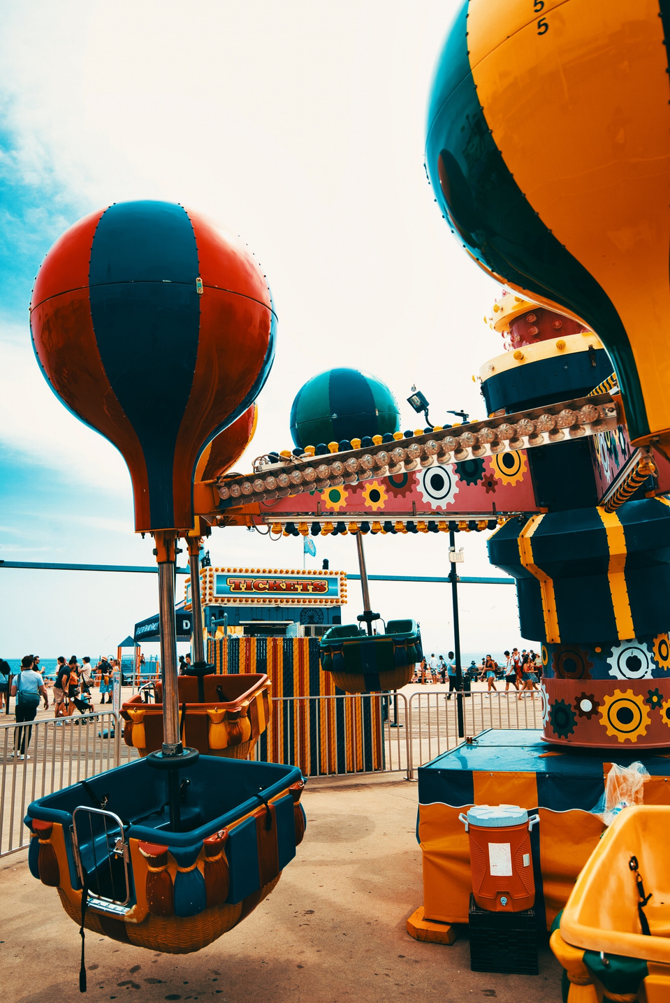 Street photography captured in Coney Island during the Long Island Film Club photo walk by NYC-based female photographer MFFPHOTOGRAPHY.