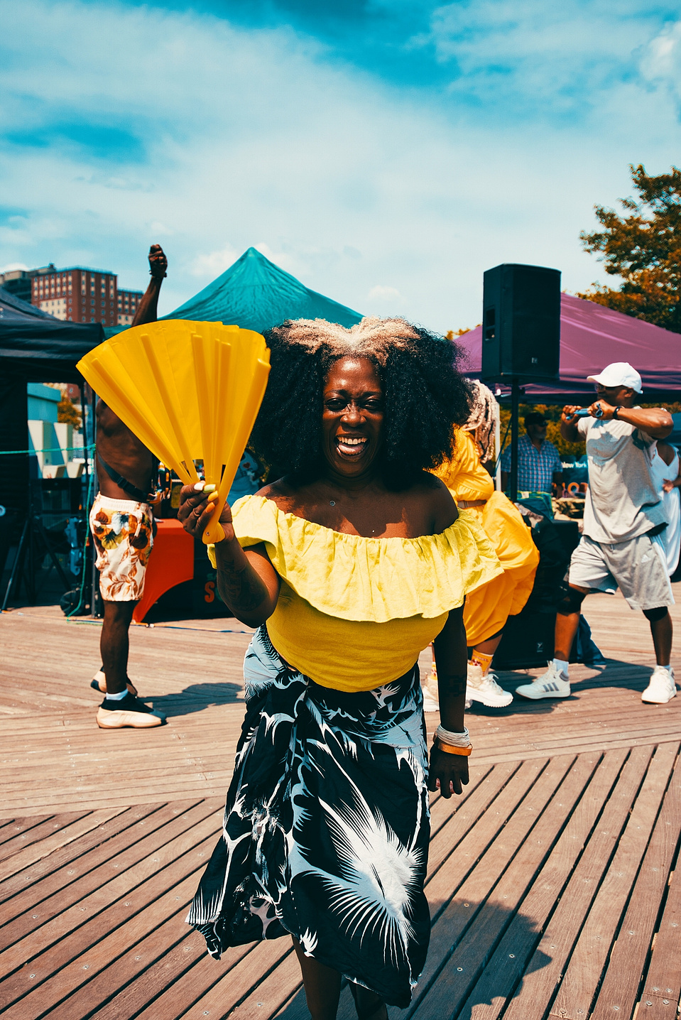 Street photography captured in Coney Island during the Long Island Film Club photo walk by NYC-based female photographer MFFPHOTOGRAPHY.