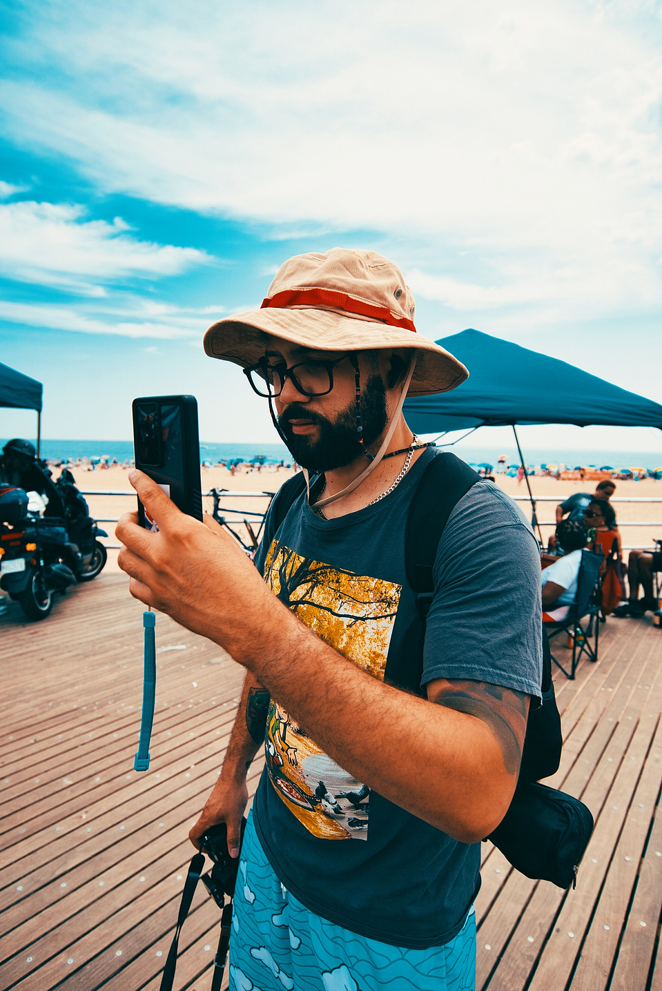 Street photography captured in Coney Island during the Long Island Film Club photo walk by NYC-based female photographer MFFPHOTOGRAPHY.