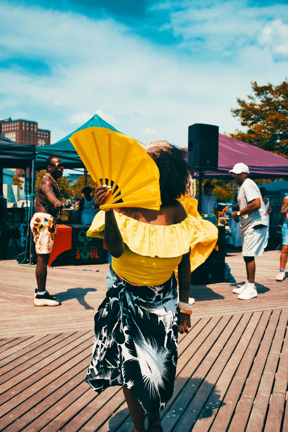 Street photography captured in Coney Island during the Long Island Film Club photo walk by NYC-based female photographer MFFPHOTOGRAPHY.