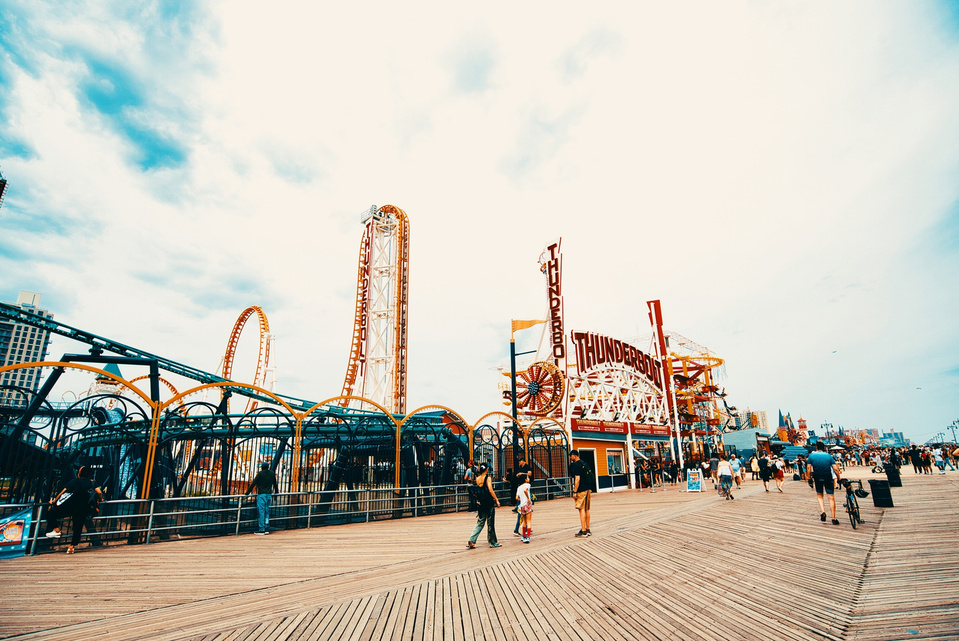 Street photography captured in Coney Island during the Long Island Film Club photo walk by NYC-based female photographer MFFPHOTOGRAPHY.