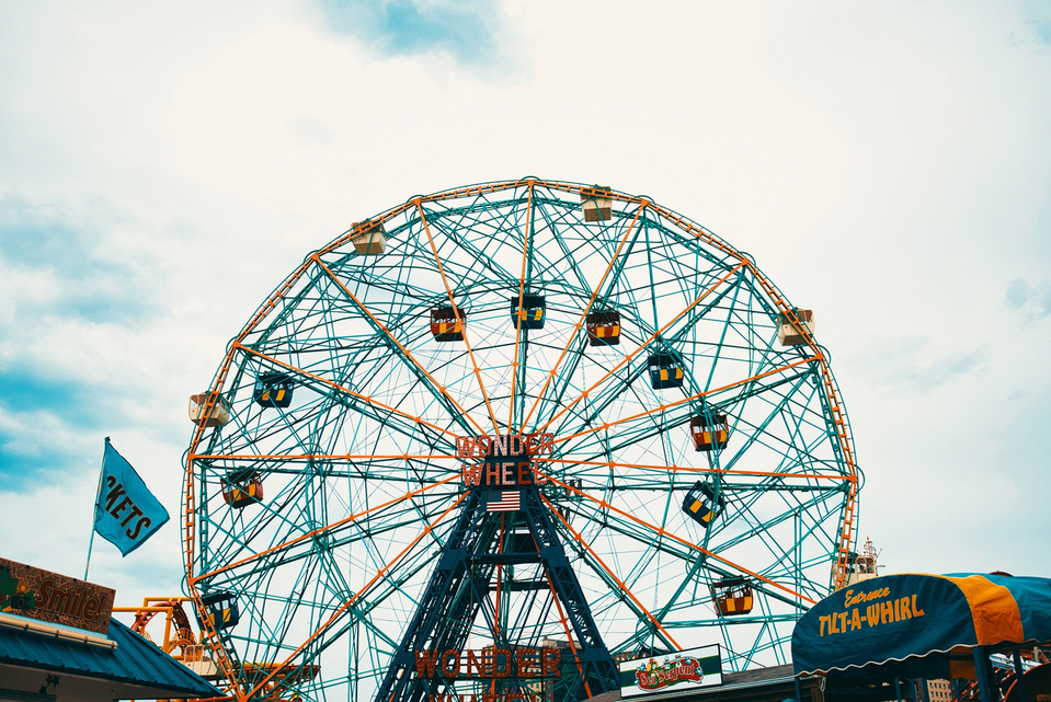 Street photography captured in Coney Island during the Long Island Film Club photo walk by NYC-based female photographer MFFPHOTOGRAPHY.