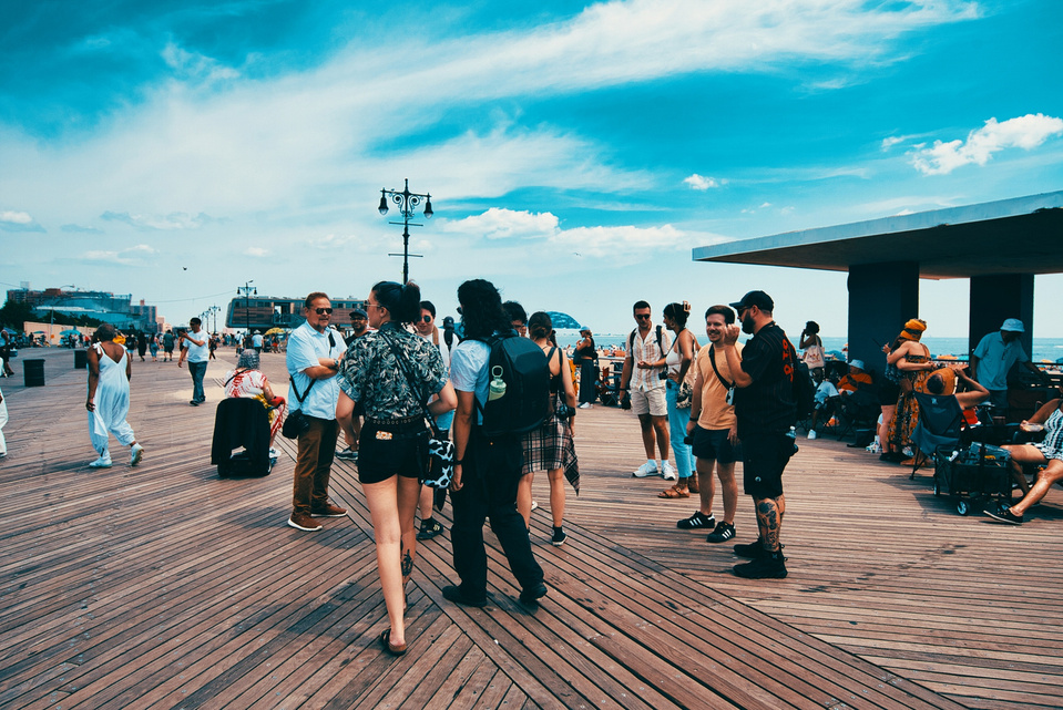 Street photography captured in Coney Island during the Long Island Film Club photo walk by NYC-based female photographer MFFPHOTOGRAPHY.
