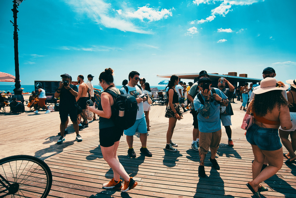 Street photography captured in Coney Island during the Long Island Film Club photo walk by NYC-based female photographer MFFPHOTOGRAPHY.